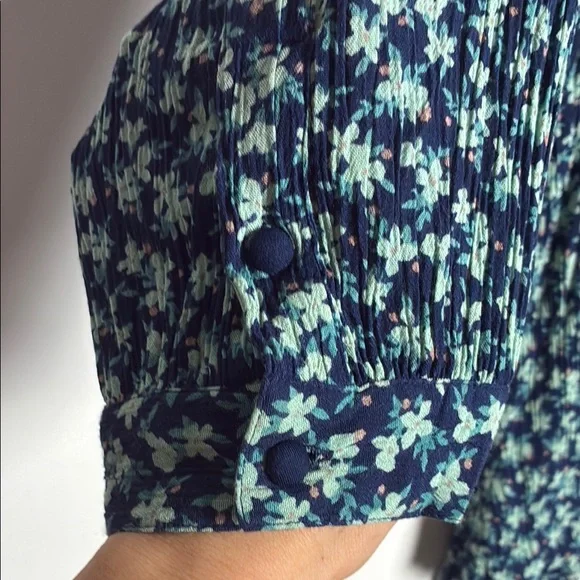 Coldwater Creek Blue and Green Floral Beautiful Flowy Button-Down Blouse - Picture 5 of 10